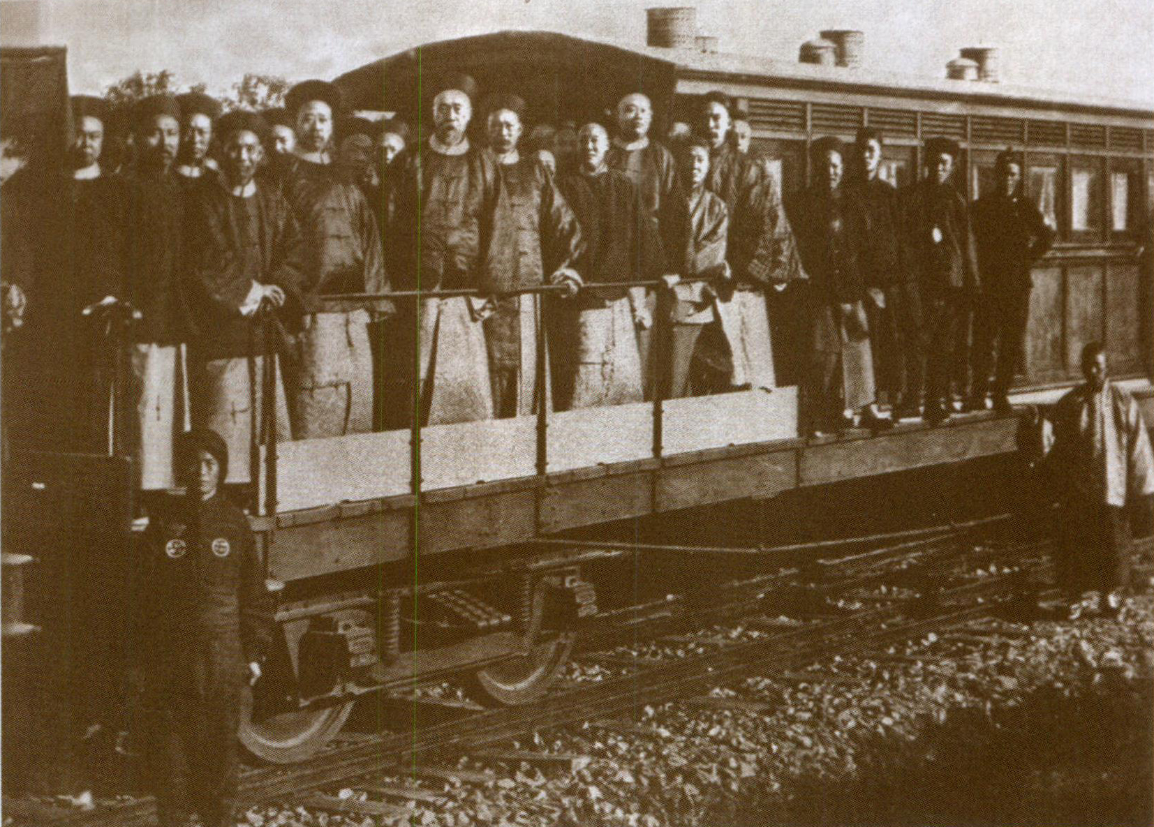 中国第一条运营铁路开通